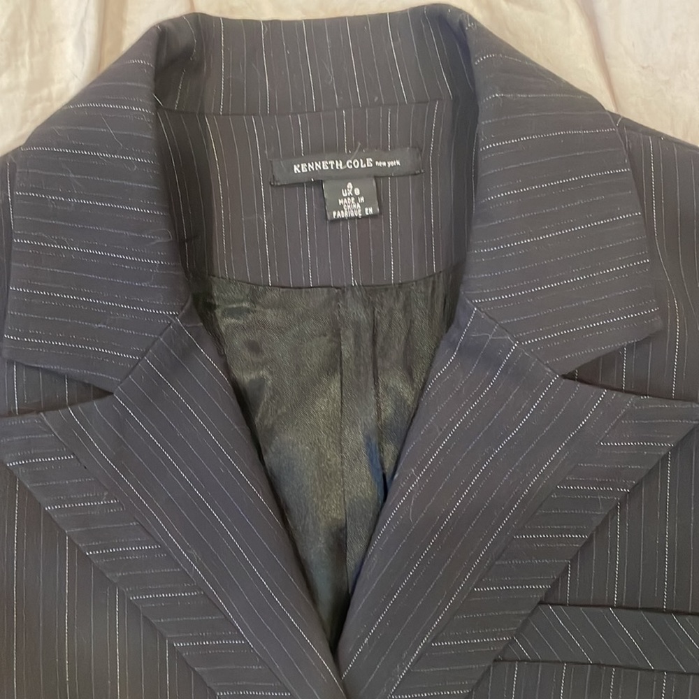 Kenneth Cole lined pin striped blazer, SZ 4 or Small , black with blue and grey - Picture 2 of 4